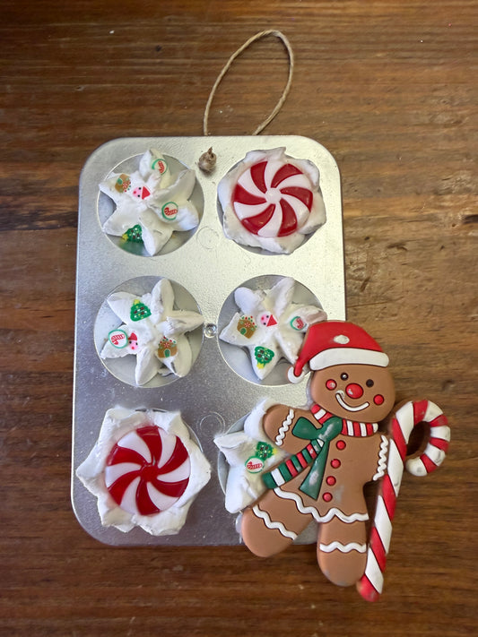 Gingerbread Candy Cane Cutie